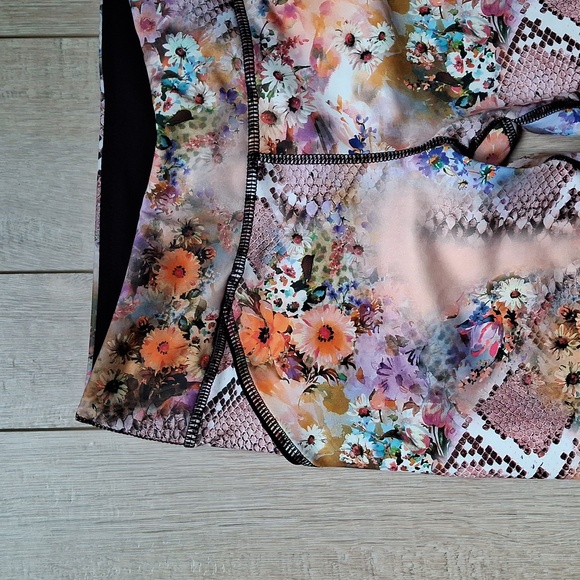 NWT KI Pro Performance Floral Workout Cropped Leggings Size S - Picture 2 of 6
